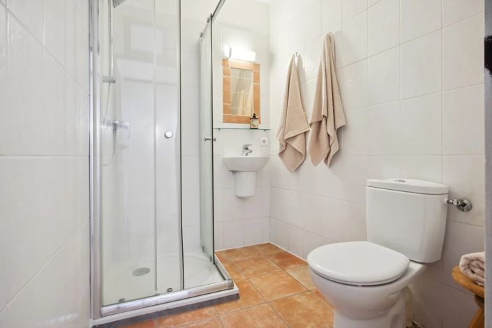 Image No.18-4 Bed House for sale