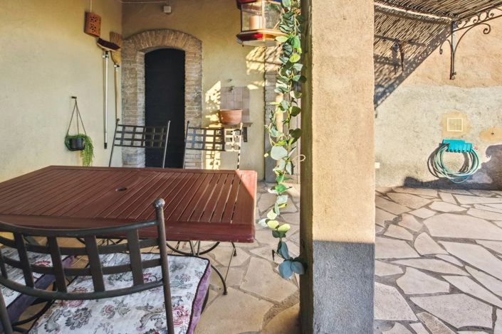 Image No.2-4 Bed House for sale