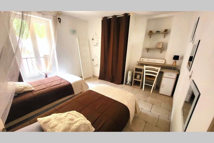 Image No.18-4 Bed House for sale