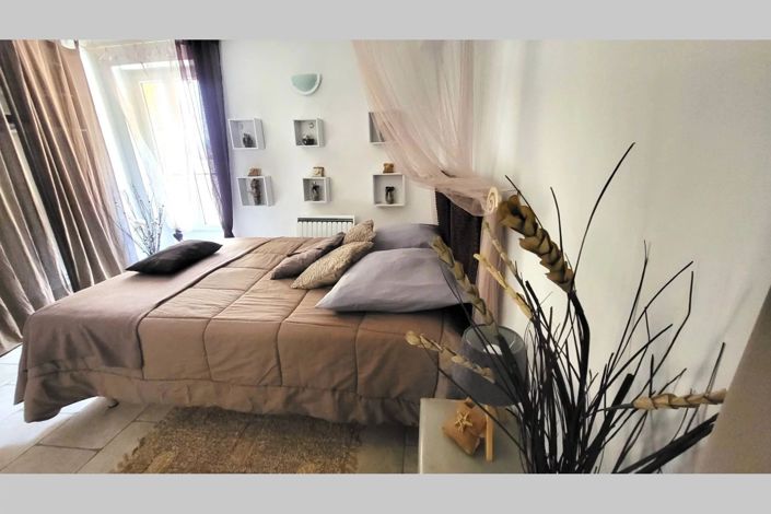 Image No.20-4 Bed House for sale