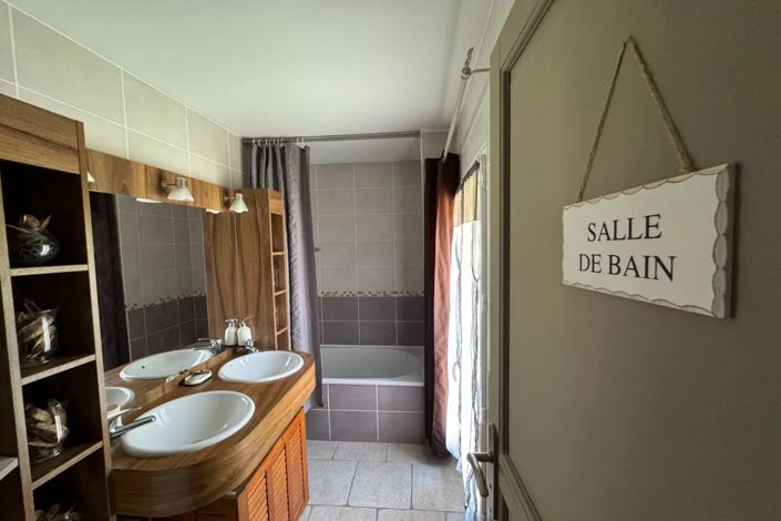 Image No.21-4 Bed House for sale