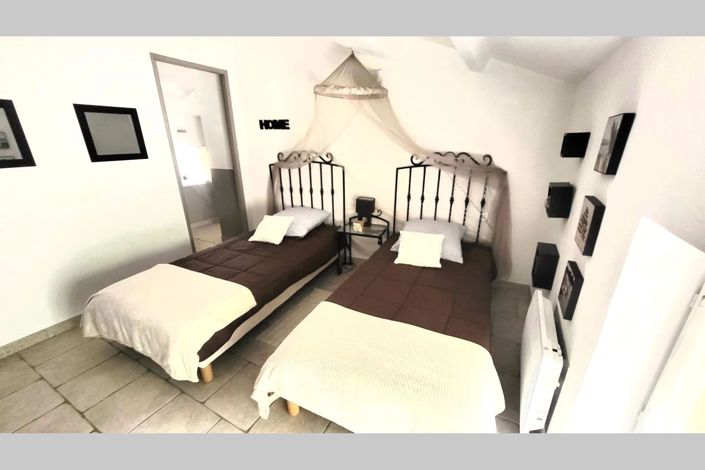 Image No.27-4 Bed House for sale