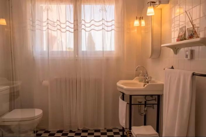 Image No.23-7 Bed House for sale