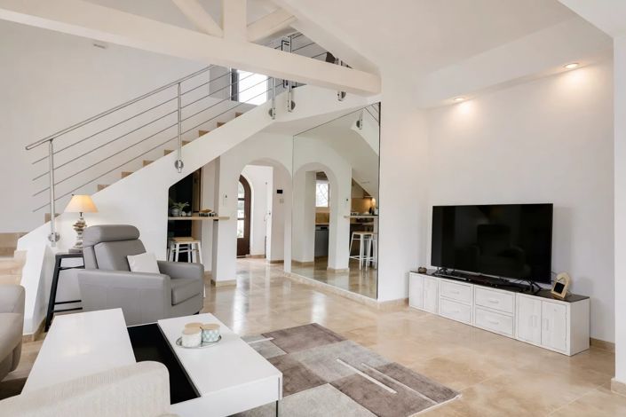 Image No.11-3 Bed House for sale