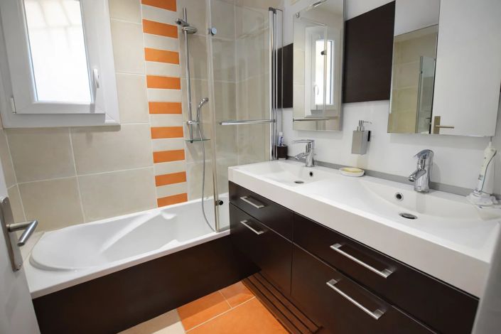 Image No.21-3 Bed House for sale