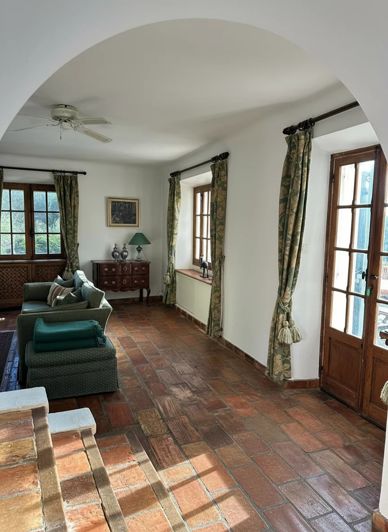 Image No.5-5 Bed House for sale