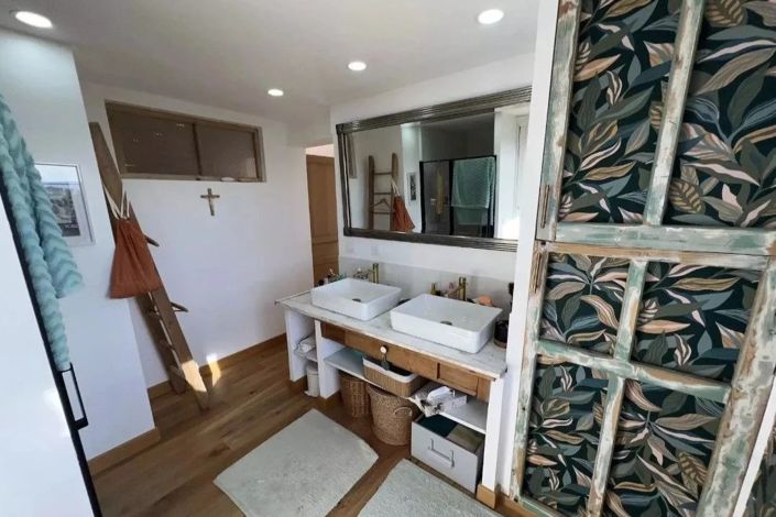 Image No.18-4 Bed House for sale