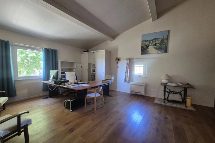 Image No.21-4 Bed House for sale