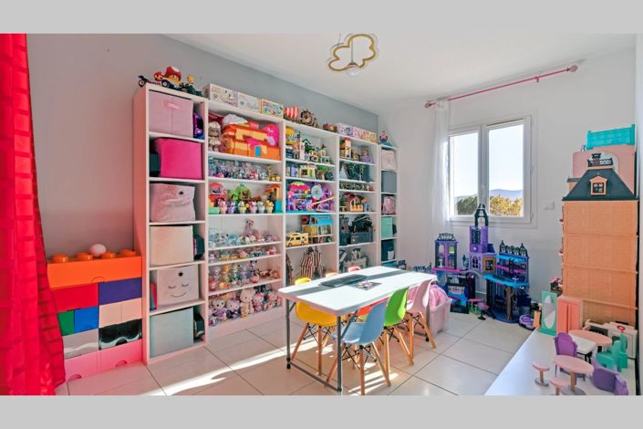 Image No.6-4 Bed House for sale