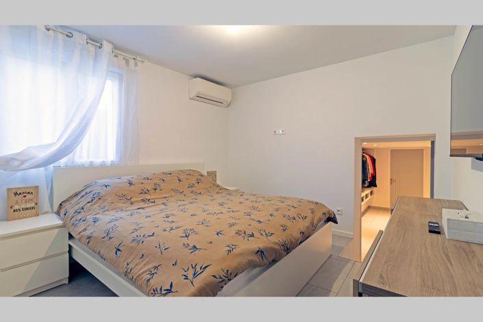 Image No.9-4 Bed House for sale