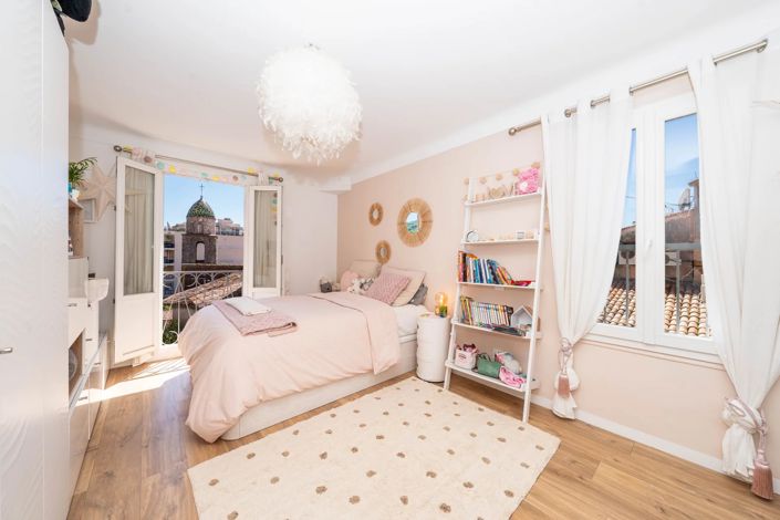 Image No.10-3 Bed Apartment for sale