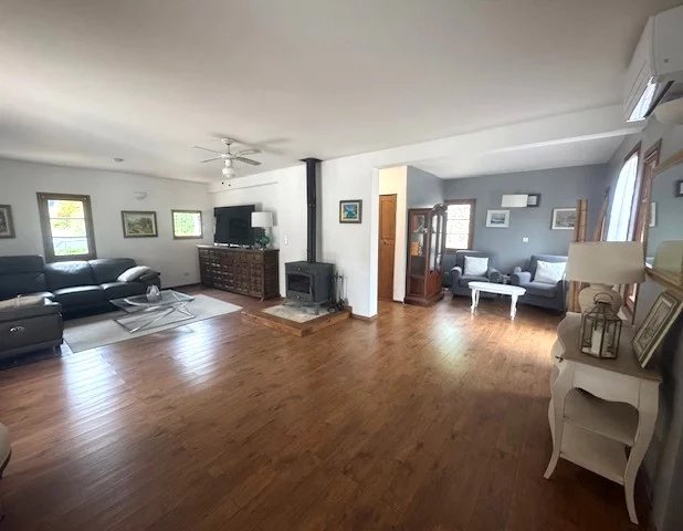 Image No.20-4 Bed House for sale