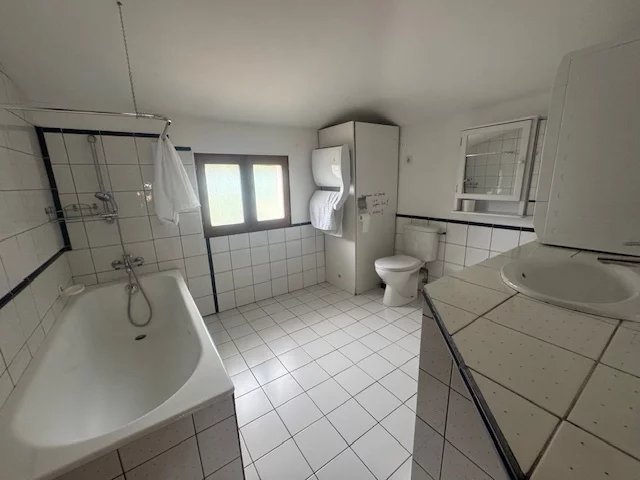 Image No.26-4 Bed House for sale