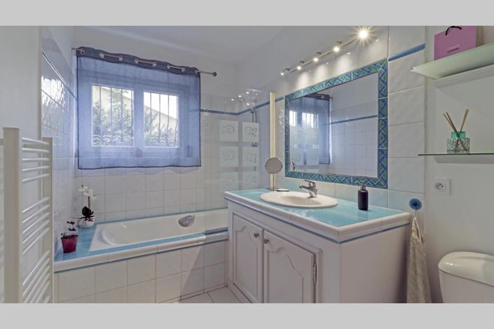 Image No.18-4 Bed House for sale