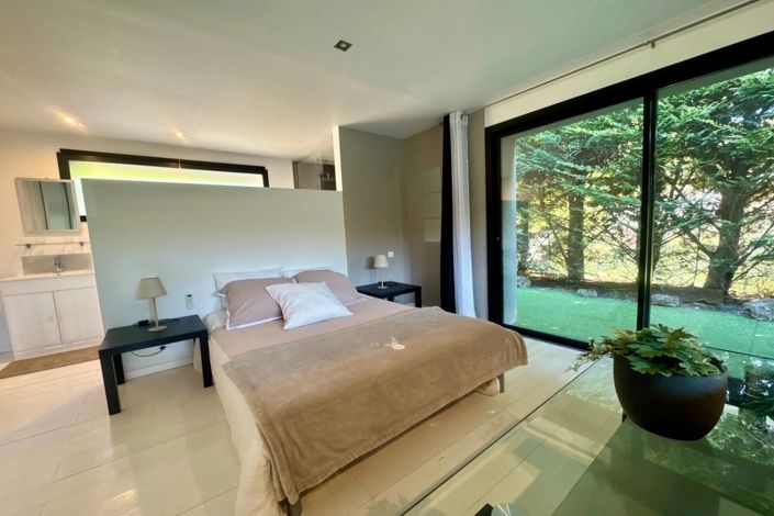 Image No.17-4 Bed House for sale