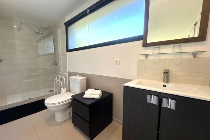 Image No.25-4 Bed House for sale