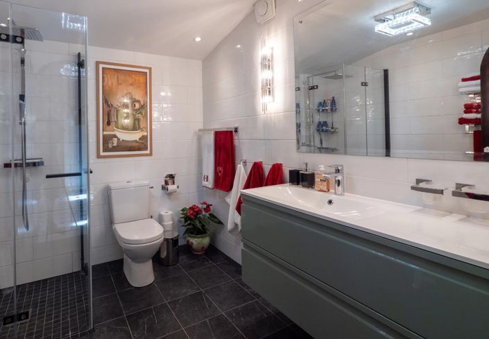 Image No.18-5 Bed House for sale