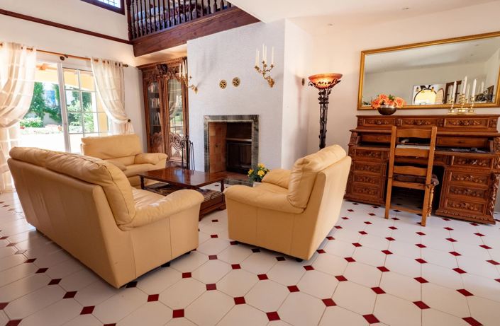 Image No.21-5 Bed House for sale