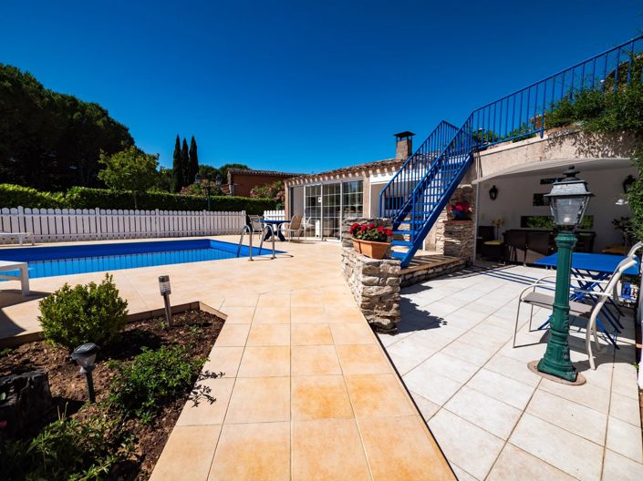 Image No.8-5 Bed House for sale