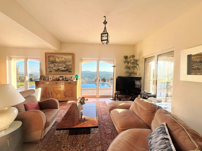 Image No.6-4 Bed House for sale