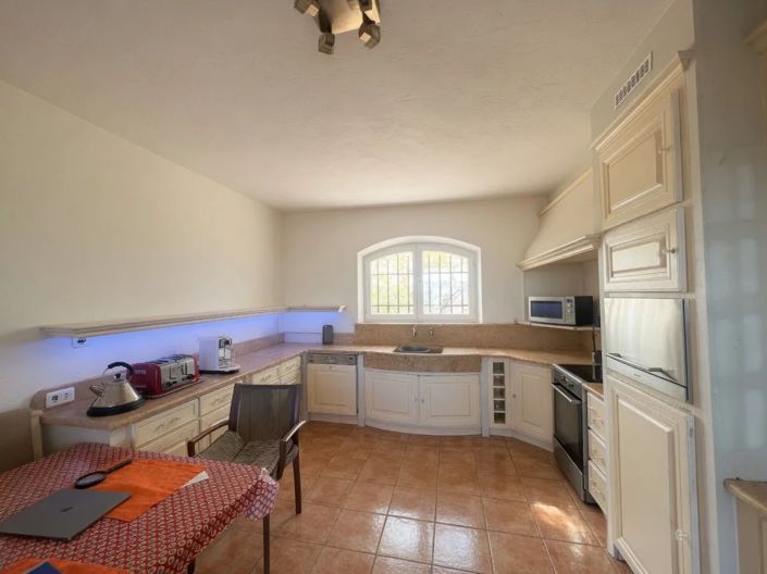 Image No.8-4 Bed House for sale