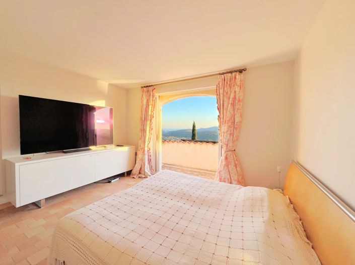 Image No.9-4 Bed House for sale