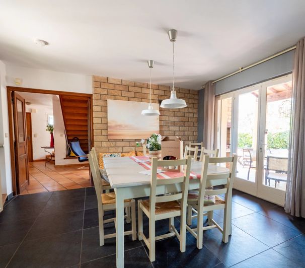 Image No.23-5 Bed House for sale