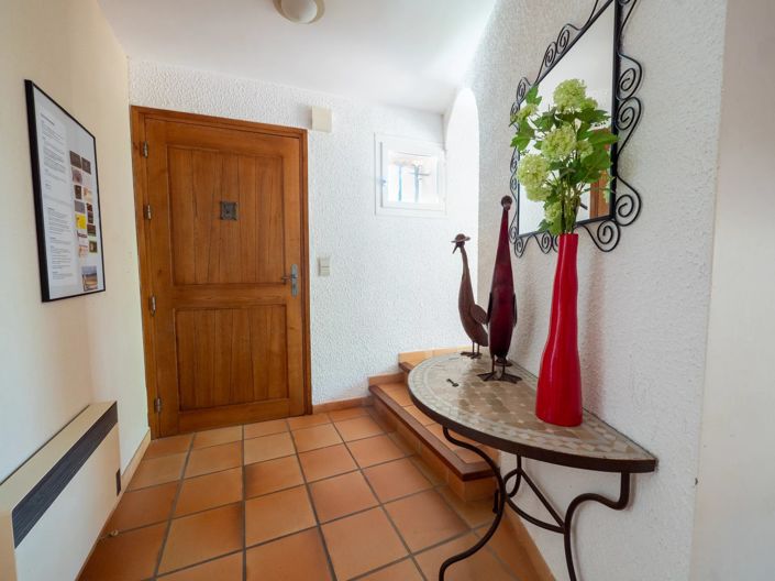 Image No.3-5 Bed House for sale