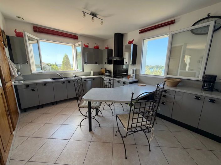 Image No.11-3 Bed House for sale
