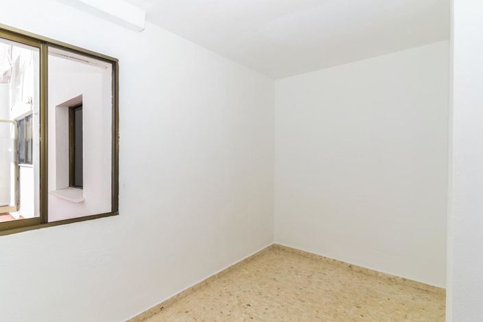 Image No.17-4 Bed Property for sale