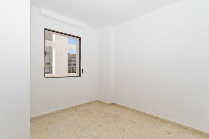 Image No.18-4 Bed Property for sale