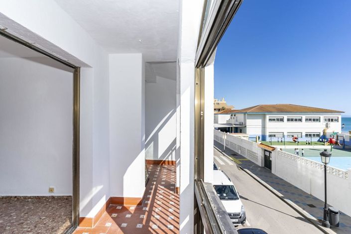 Image No.27-4 Bed Property for sale