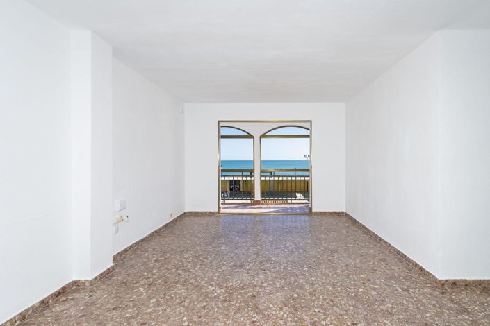 Image No.5-4 Bed Property for sale