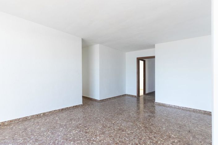 Image No.8-4 Bed Property for sale