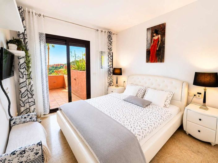 Image No.18-2 Bed Property for sale
