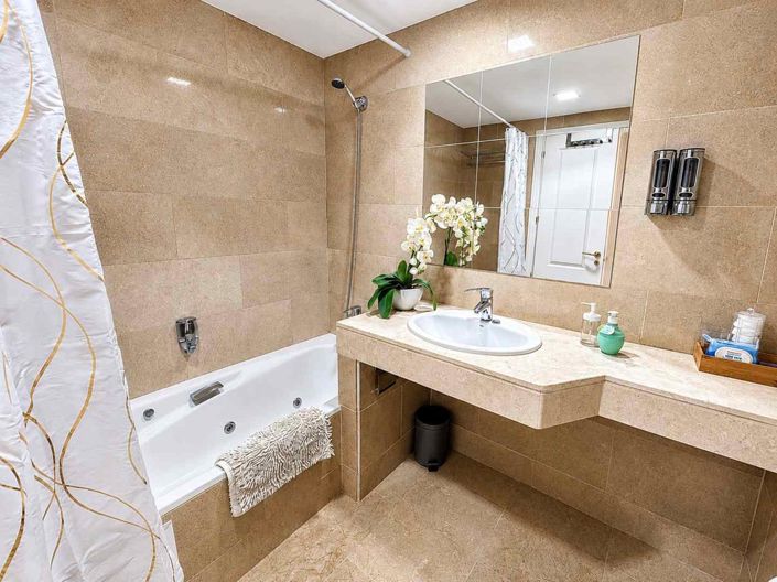 Image No.20-2 Bed Property for sale