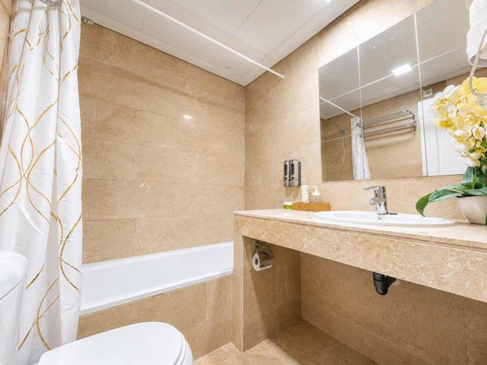 Image No.28-2 Bed Property for sale