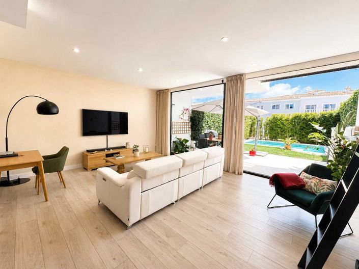 Image No.10-3 Bed Property for sale