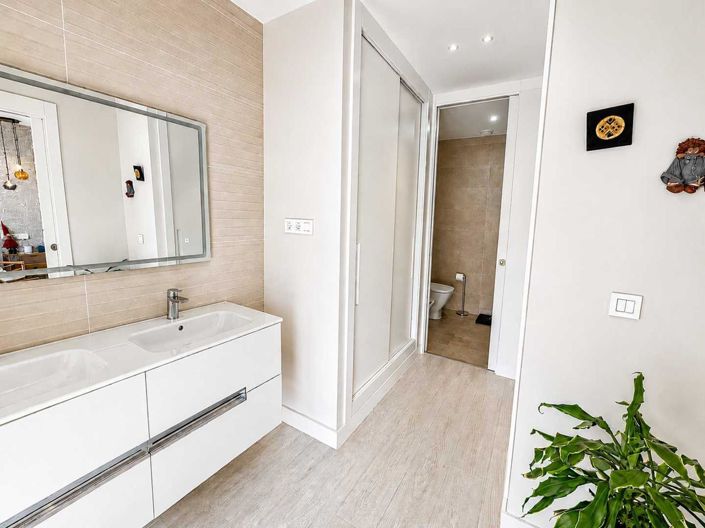 Image No.30-3 Bed Property for sale