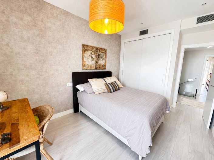 Image No.39-3 Bed Property for sale