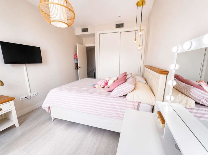 Image No.48-3 Bed Property for sale