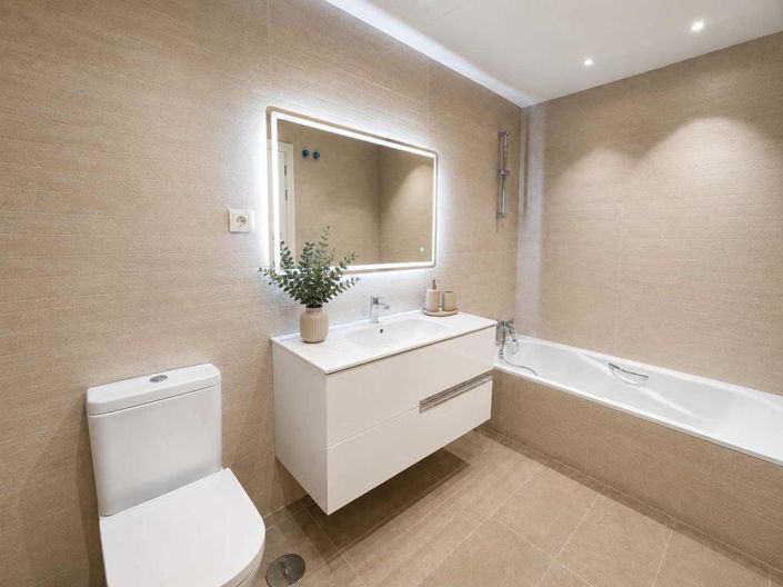 Image No.50-3 Bed Property for sale