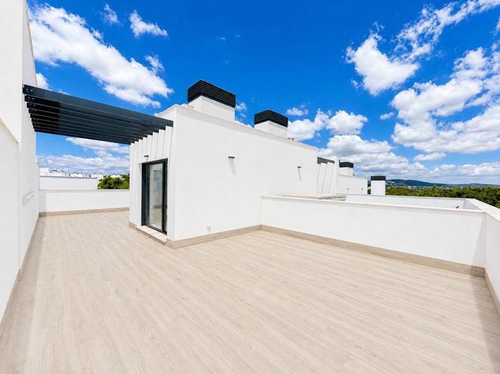 Image No.53-3 Bed Property for sale