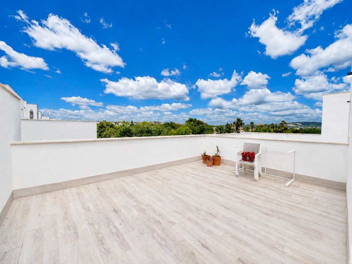 Image No.55-3 Bed Property for sale