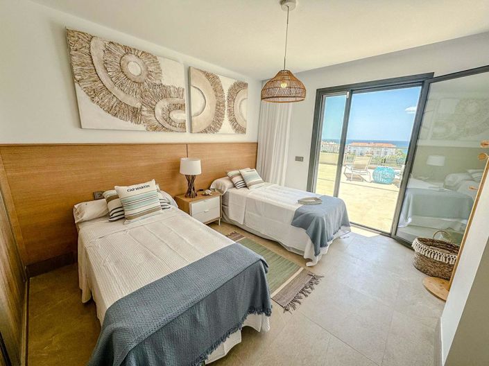 Image No.28-3 Bed Property for sale