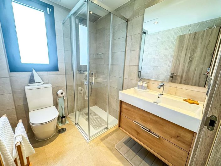 Image No.30-3 Bed Property for sale