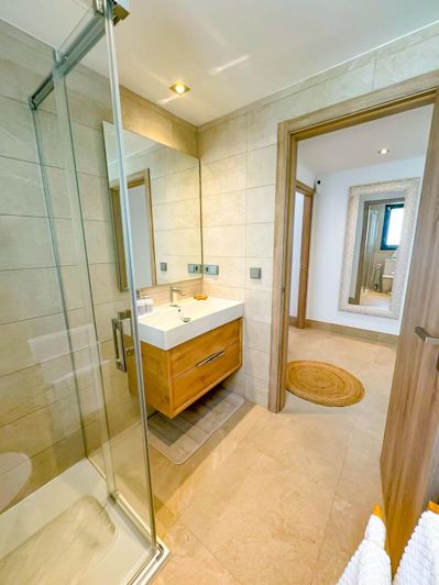 Image No.31-3 Bed Property for sale