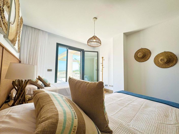 Image No.37-3 Bed Property for sale