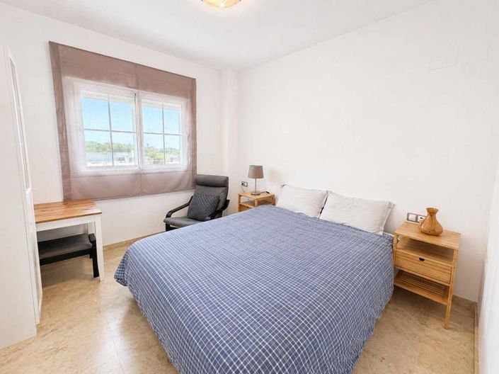 Image No.12-2 Bed Property for sale