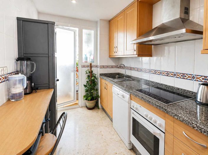Image No.27-2 Bed Property for sale